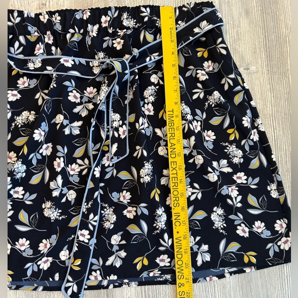 Loft Floral Mini Skirt Large Navy & White  Elastic Waist Pockets Tie Belt Detail - Picture 10 of 10